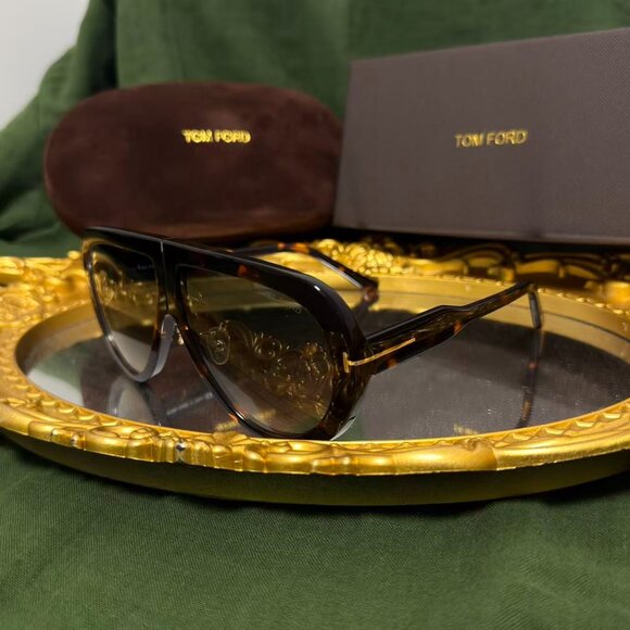 Tom Ford - Picture 6 of 7